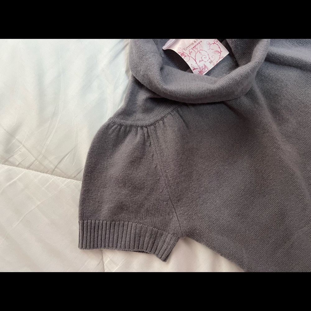 Sleeveless cashmere sweater